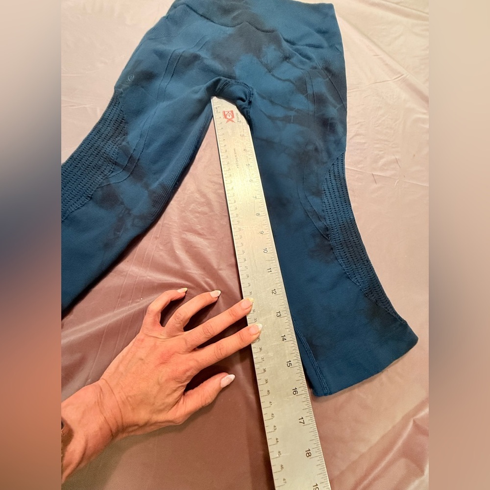 Lululemon Flow & Go Tie Dye green/black Mesh Panel Cropped Leggings Size 6/Small - Picture 8 of 8